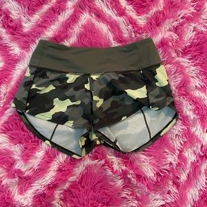 Lululemon Speed Ups Size 0 Camo Green 2.5 Inch